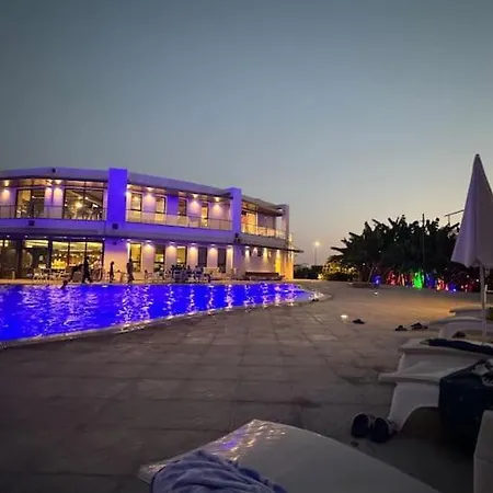 Schoenes Mit Luxus-design Auf Nordzypern, In Caesar Marcellus 52 Trikomo