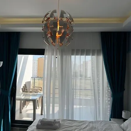 Schoenes Mit Luxus-design Auf Nordzypern, In Caesar Marcellus 52 *