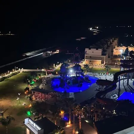 Schoenes Mit Luxus-design Auf Nordzypern, In Caesar Marcellus 52 * Trikomo