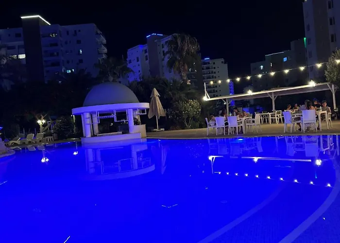 Schoenes Mit Luxus-design Auf Nordzypern, In Caesar Marcellus 52