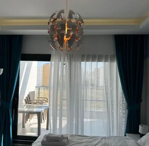 Schoenes Mit Luxus-design Auf Nordzypern, In Caesar Marcellus 52 *