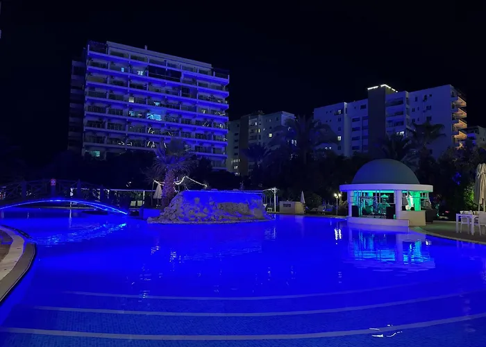 Schoenes Mit Luxus-design Auf Nordzypern, In Caesar Marcellus 52 * Trikomo